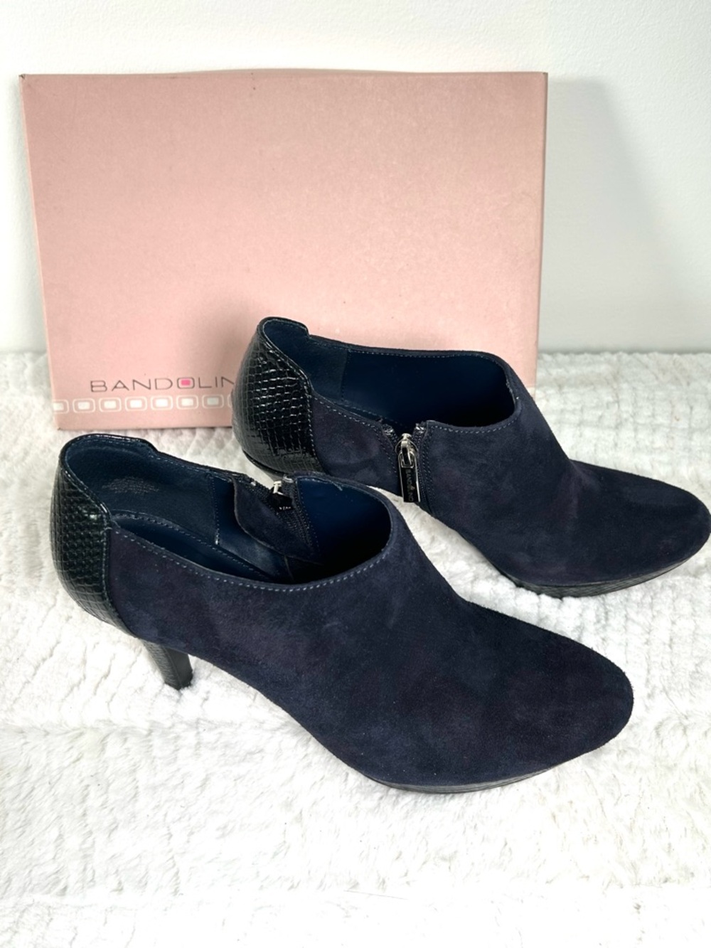 Bandolino CARDINAL Navy Croc Navy Suede Platform Shoe Bootie Side Zip 9.5M NEW